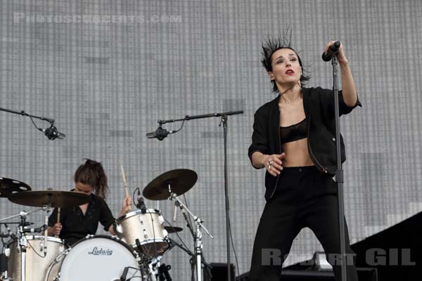 SAVAGES - 2017-07-02 - ARRAS - La Citadelle - Main Stage - Camille Berthomier - Fay Milton